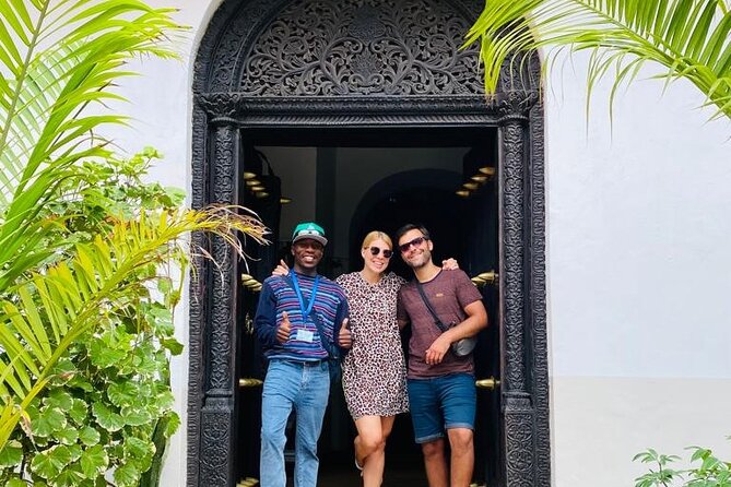 3 Hours Private Stone Town Walking Tour - Darajani Bazaar, Jaws Corner, and Lukmaan Restaurant