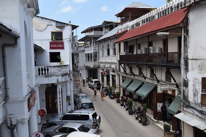 A Private Full Day Tour To Stone Town & Spice Farm - What the guide adds to Stone Town