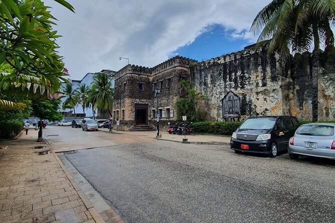 Private Stone Town Walking Tour - House of Wonders and the first look at royal Zanzibar