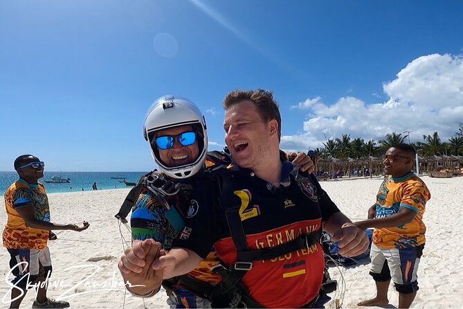 Skydive Zanzibar | Tandem Skydive - The climb to 10,000 feet