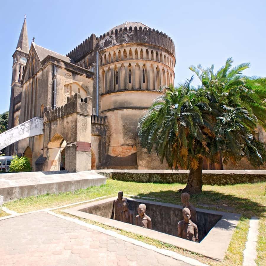 Stone Town Guided Tour: Culture, Slave Market & Spice Market - Doors, alleys, and the details between the sights