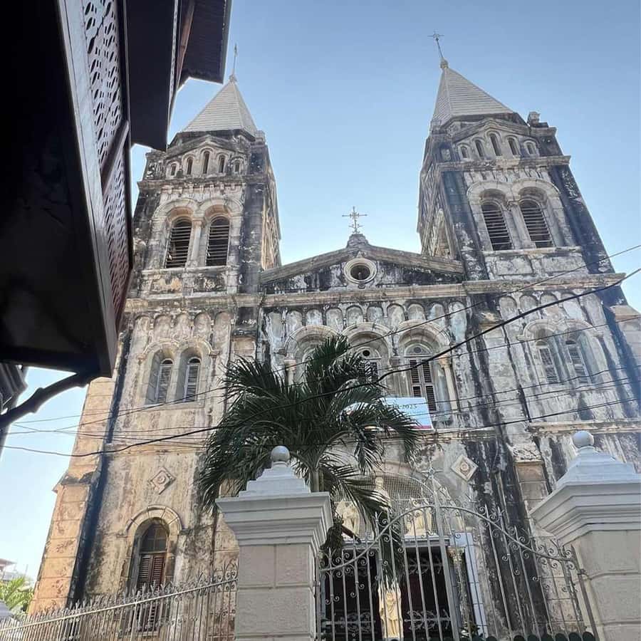Stone Town Guided Tour: Culture, Slave Market & Spice Market - What the guide adds to the experience