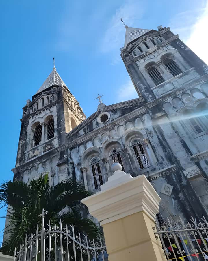 Stone Town: Guided Walking Tour - Hamamni Baths and Zanzibar’s carved doors