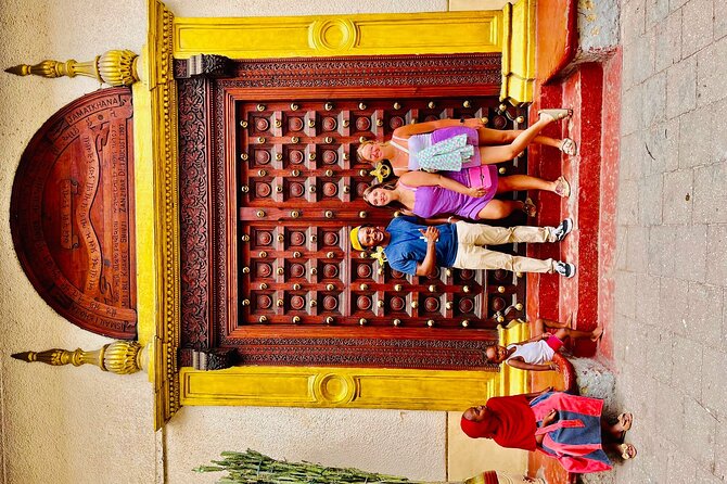 StoneTown Tours - Forodhani Garden brings the route toward the waterfront