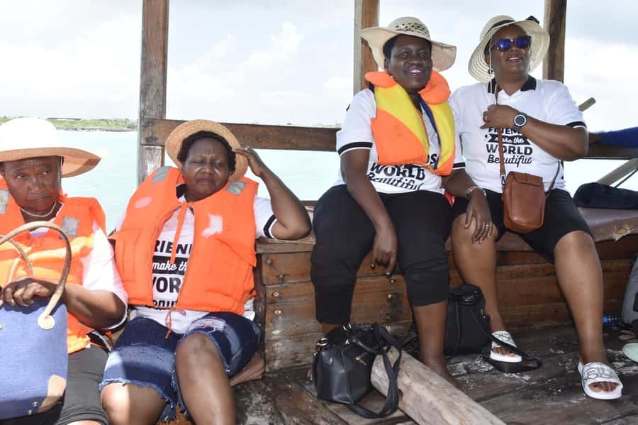 Zanzibar: Half Day Trip on Nakupenda with Prison Island - Prison Island starts with history and giant tortoises