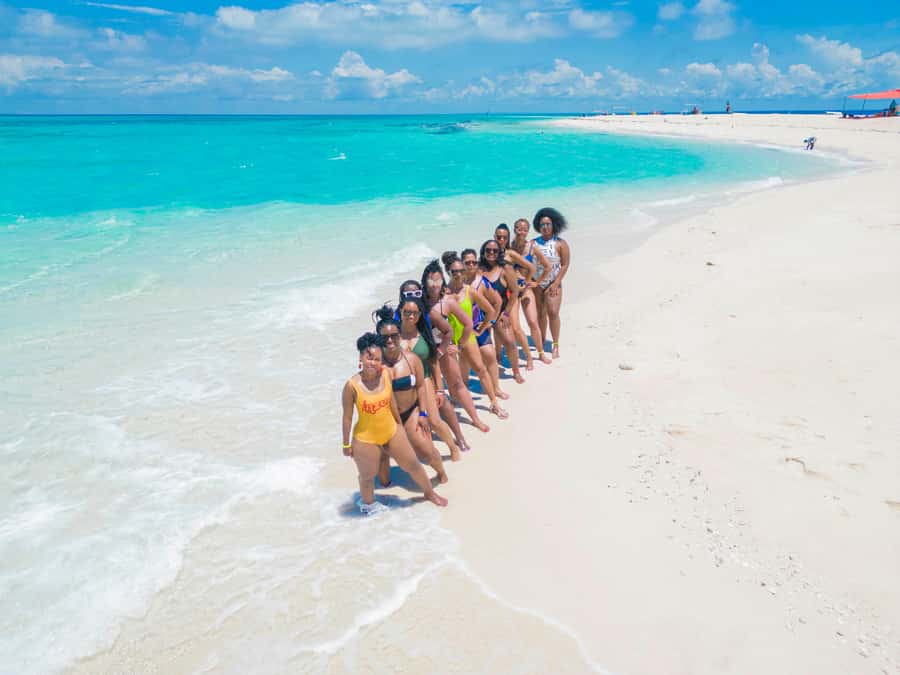 Zanzibar: Nakupenda Sandbank & Prison Island Trip with Lunch - Guiding and group size