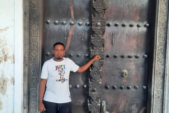 Zanzibar Stone Town Historical Tour and Spice Farm Tour - The Palace Museum in 30 minutes
